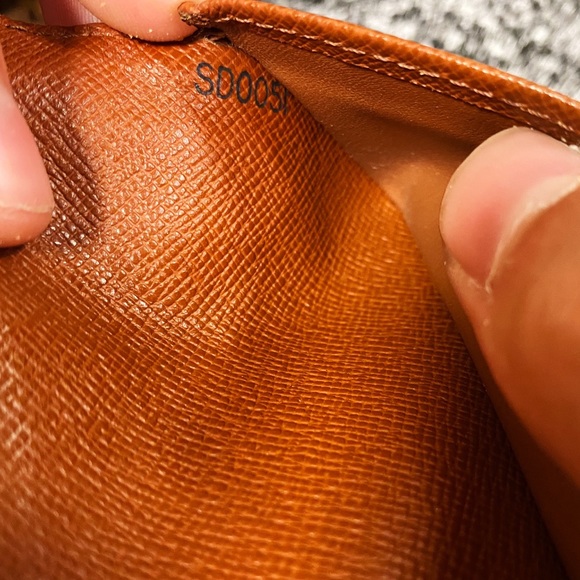 louis vuitton wallet - Picture 6 of 6